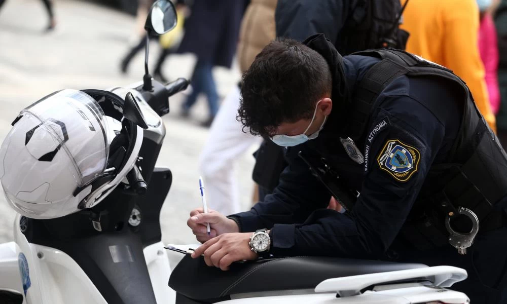 Κορονοϊός: 3 συλλήψεις και 553 πρόστιμα για μη χρήση μάσκας τη Δευτέρα